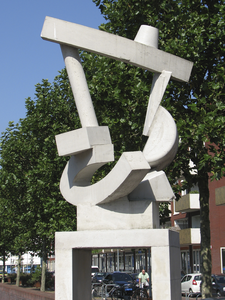 906025 Afbeelding van een betonnen sculptuur van Ruud Kuijer, in 2010 geplaatst aan de Veilinghaven te Utrecht.